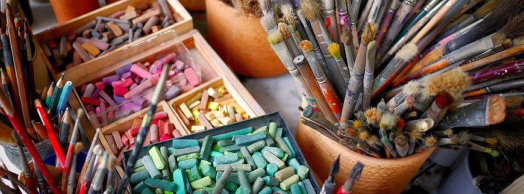 Taller de arte sensorial para herman@s: "Rasgando color"