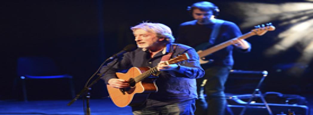 Benito Lertxundi en concierto