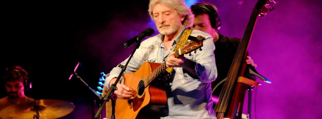 "Ospakizun gauean" con Benito Lertxundi