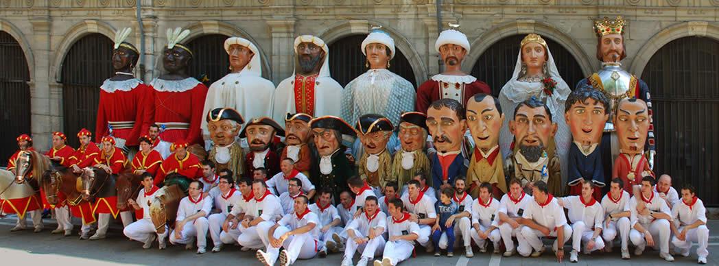 Visita a la Comparsa de Gigantes y Cabezudos en La Ciudadela