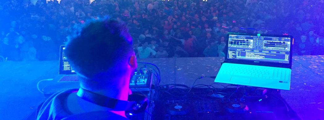 Fiesta con Dj Txurru en la Plaza de los Fueros