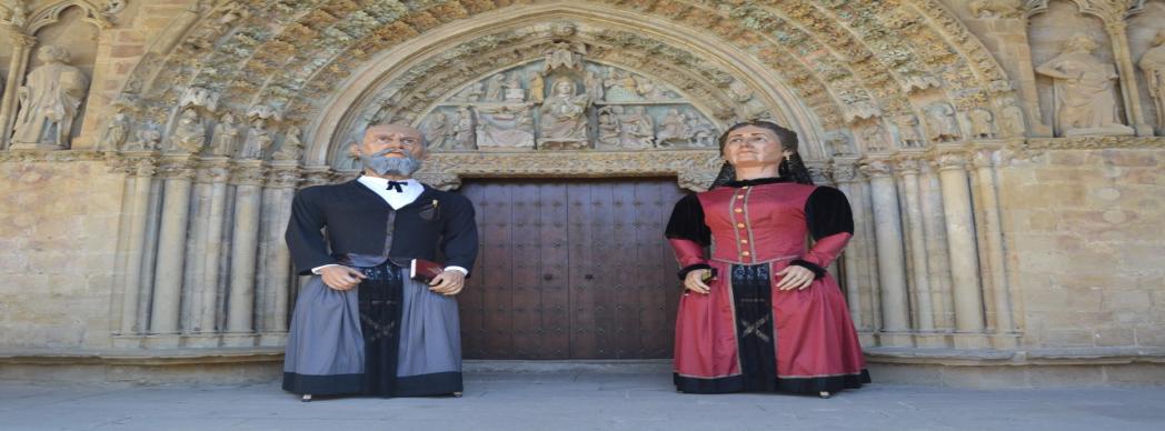 Presentación de los dos nuevos gigantes a la Comparsa Asier Marco 
