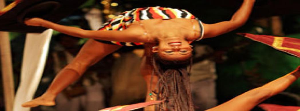 Espectáculo de circo: "The rise of the full moon"