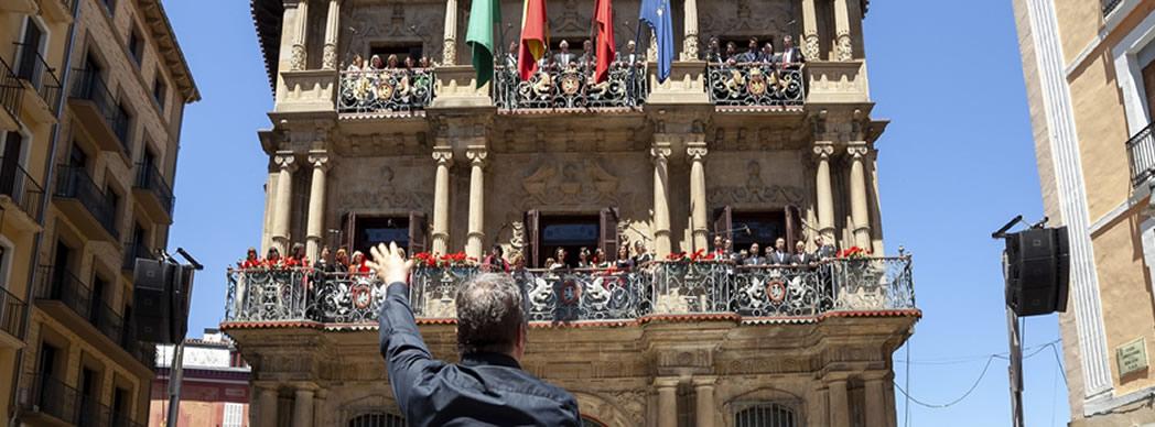 AGAO: Concierto desde los balcones del Ayuntamiento de Pamplona
