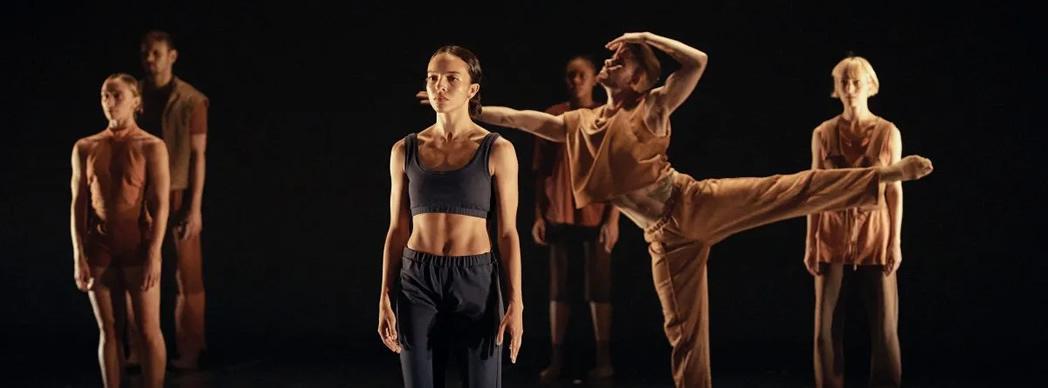 Ballets Jazz Montréal: &quot;Essence&quot;