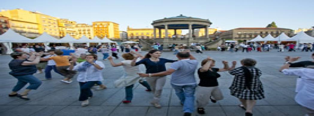 Bailables de txistu y gaita en la Plaza del Castillo