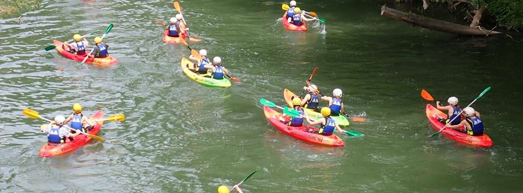 Kayak para grupos de personas adultas y menores